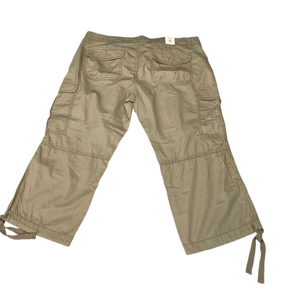 Old Navy Capri Pants Women's Size 14 Tan Wide Leg Low Rise Flat Front Outdoor - Picture 1 of 16